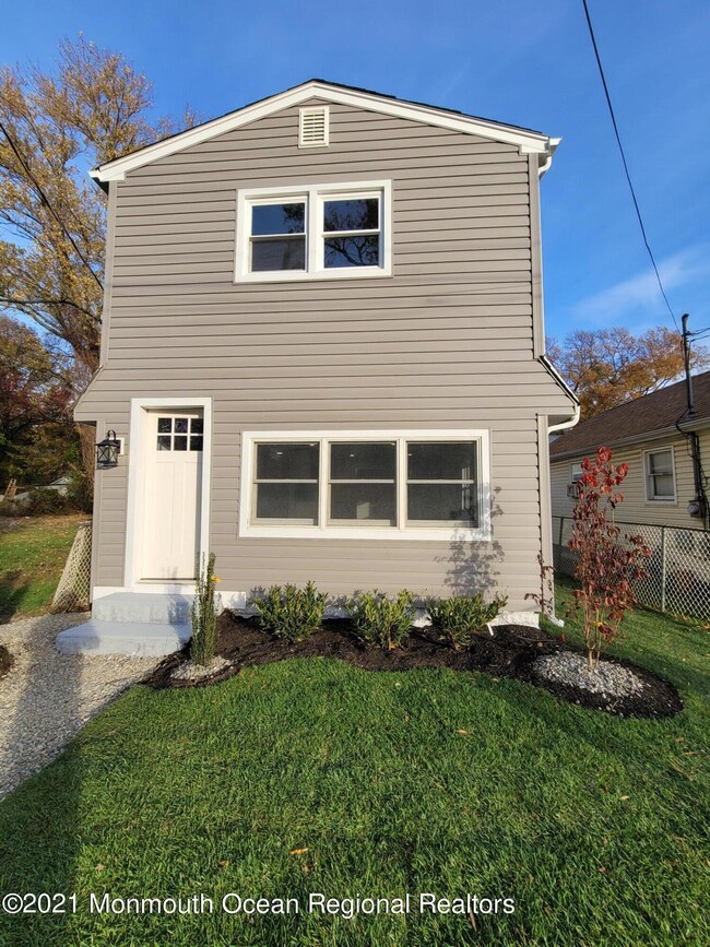 726 Monmouth Pkwy, North Middletown, NJ 07748 - photo 2