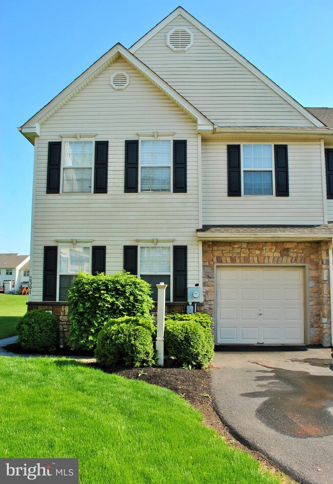 2301 Carriage Ln, Royersford, PA 19468 - photo 3
