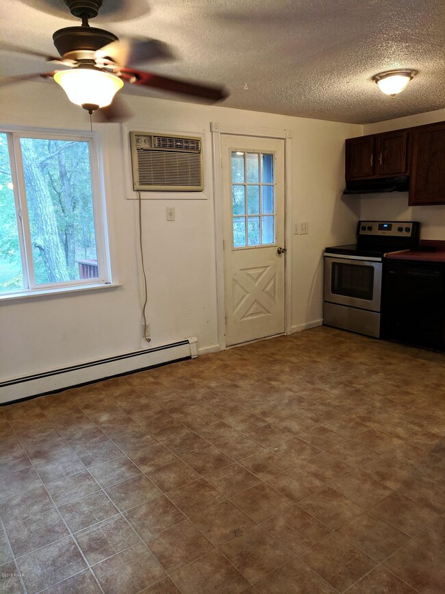 136 Roundhill Rd, Dingmans Ferry, PA 18328 - photo 6