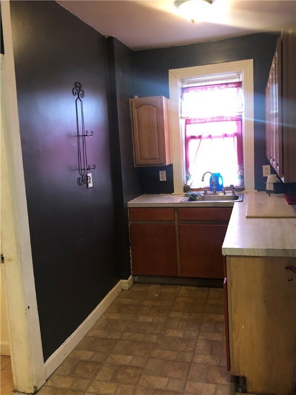 175 Ohio Ave, Providence, RI 02905 - photo 4