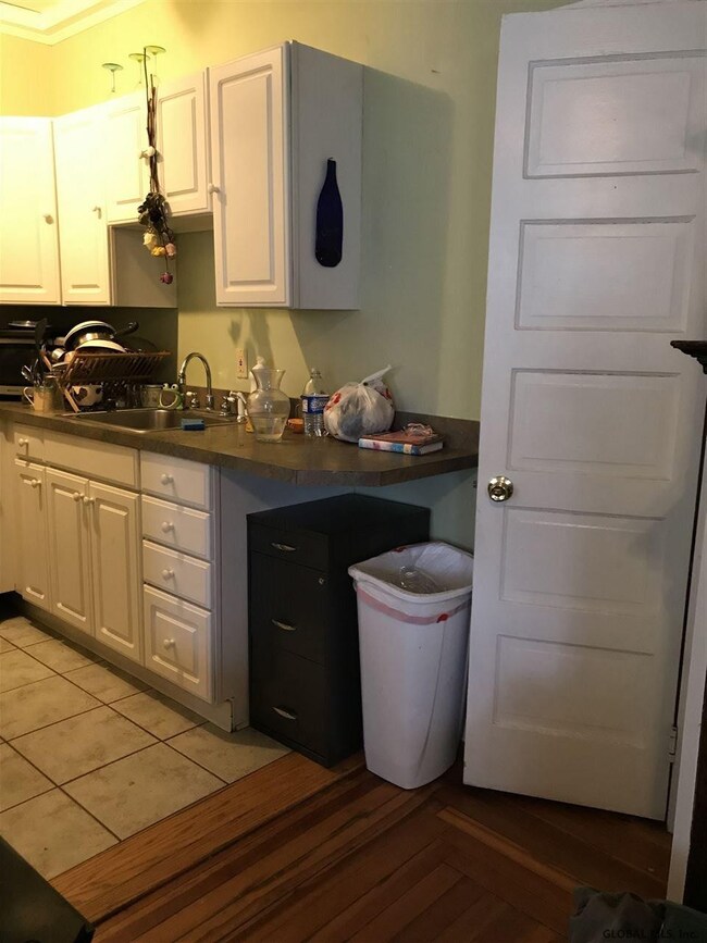 164 Spring St unit 4, Saratoga Springs, NY 12866 - photo 5