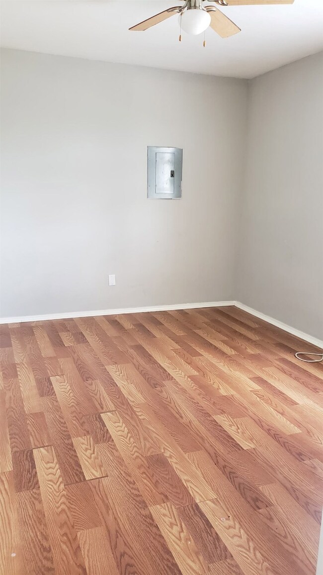 235 Hamlink Rd unit 4, Beasley, TX 77417 - photo 5