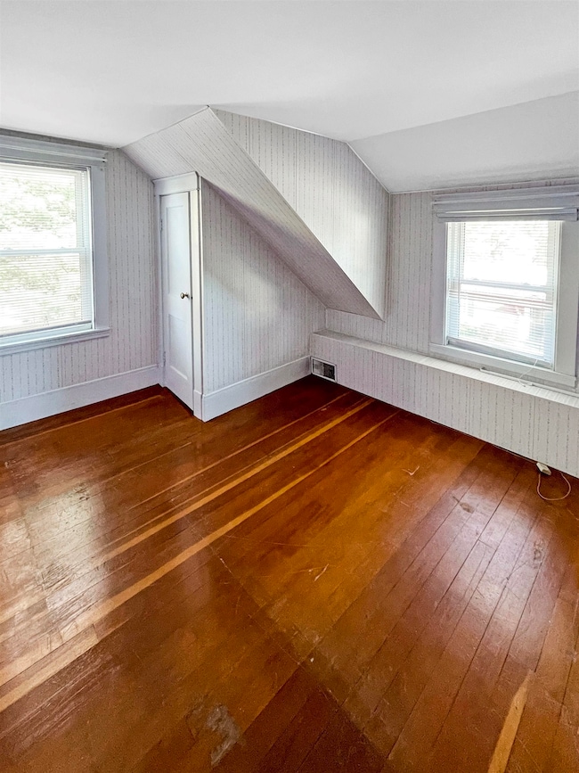 Apt1 - Bedroom1