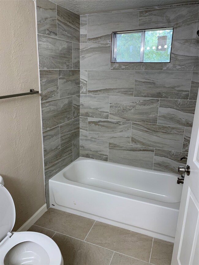 7210 Wileyvale Rd unit B, Houston, TX 77016 - photo 7