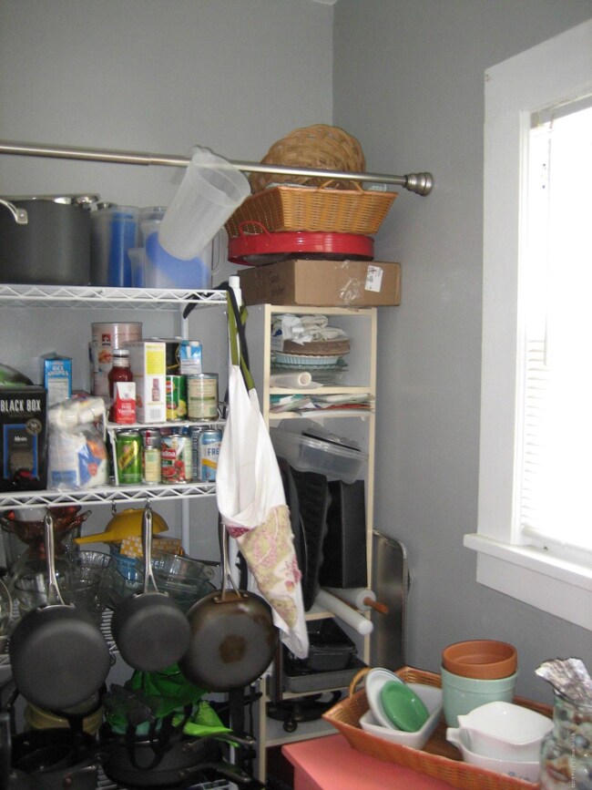 516 Miles Ave, Olyphant, PA 18447 - photo 6