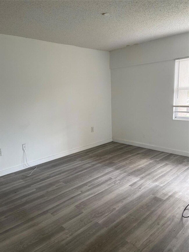 11366 SW 3rd St unit 11366, Pembroke Pines, FL 33025 - photo 5