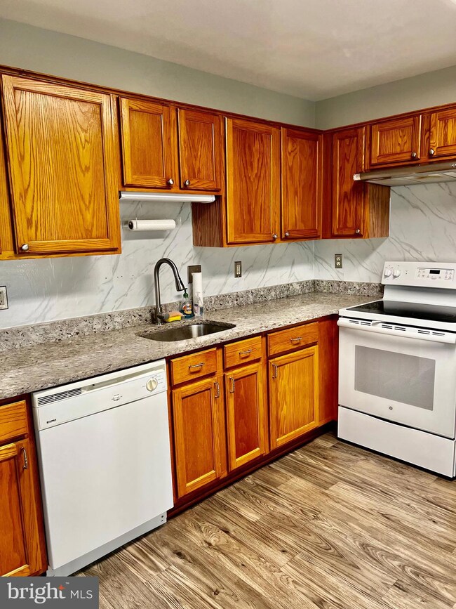 11188 Rienzi Place unit 203, Manassas, VA 20109 - photo 4