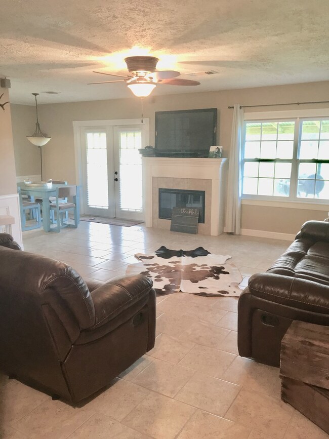 112 Ronald Ave, Bay City, TX 77414 - photo 5