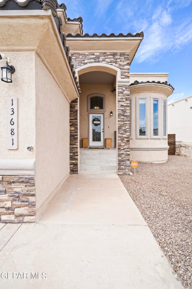 13681 Bradford St, Horizon City, TX 79928 - photo 4