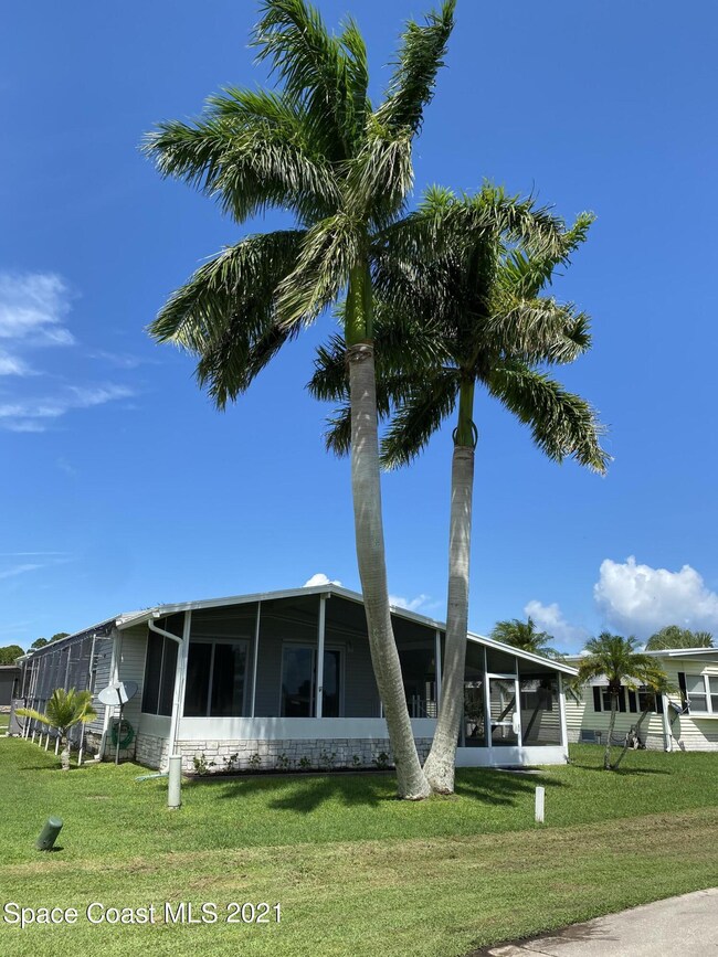 1011 Royal Palm ext rear4