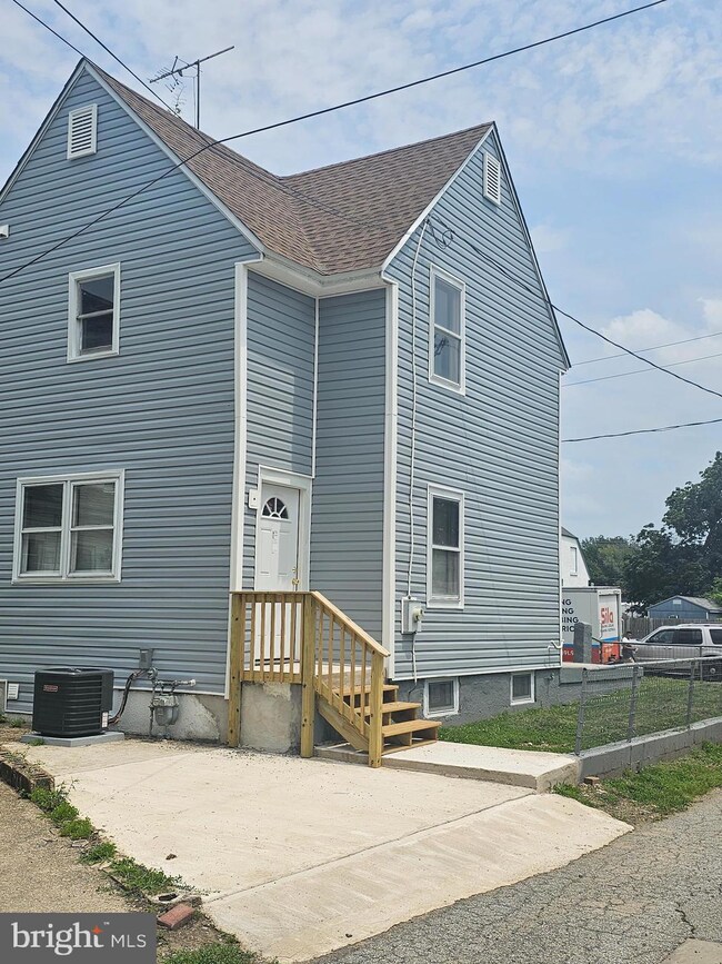 17 W Brandywine Ave, Claymont, DE 19703 - photo 2