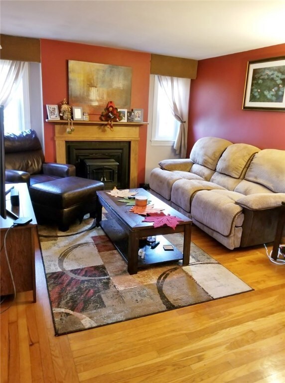 46 Macarthur Dr, Warwick, RI 02889 - photo 2