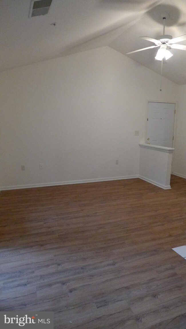 4406 Silverbrook Ln unit J304, Owings Mills, MD 21117 - photo 6