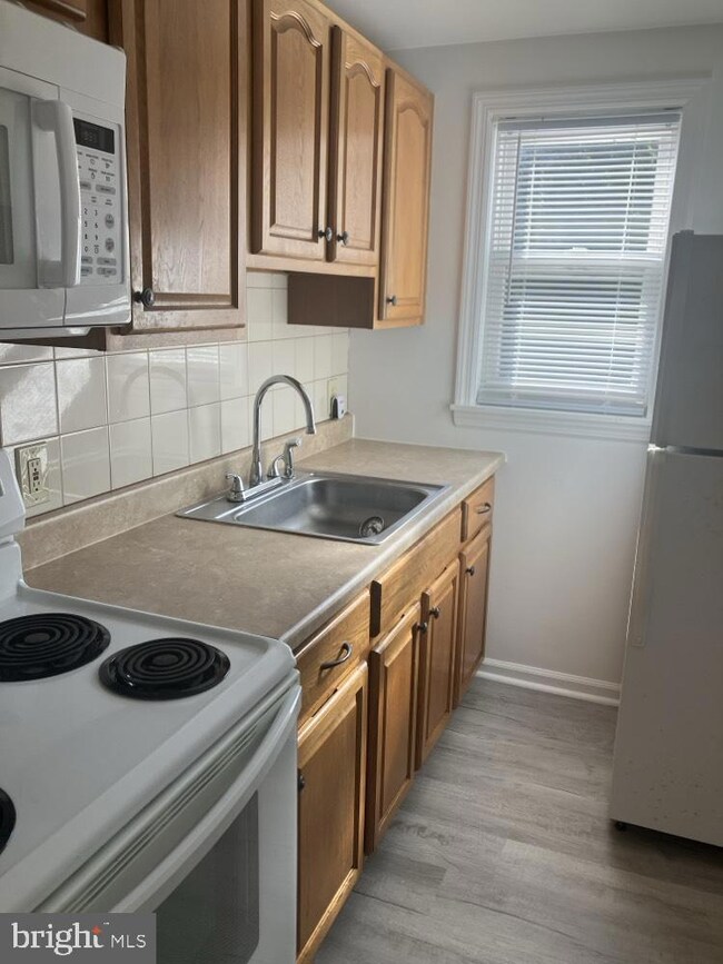 634 B E Evesham Ave, Magnolia, NJ 08049 - photo 4