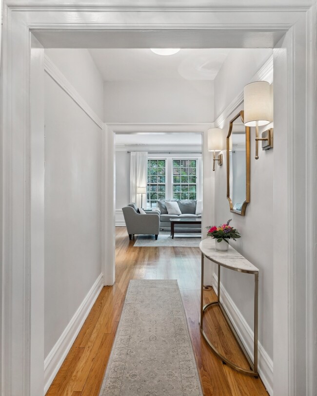 2910 N Pine Grove Ave unit 1, Chicago, IL 60657 - photo 4