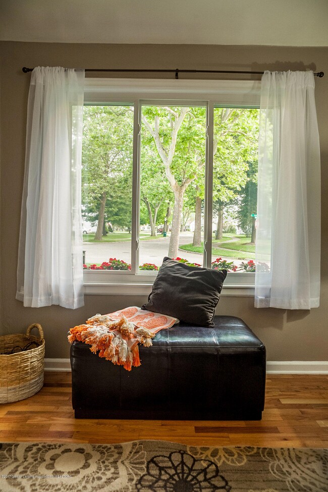 922 S Dexter Dr, Lansing, MI 48910 - photo 6