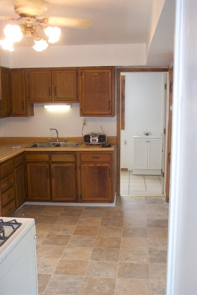 9939 Kreitzburg St, Dyer, IN 46311 - photo 5