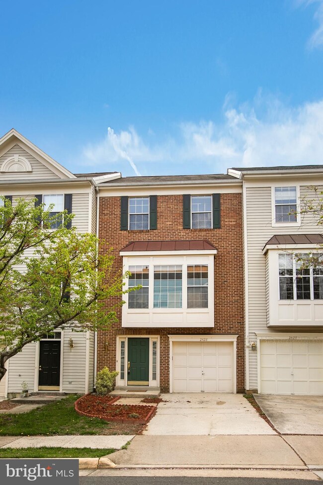 2428 Clover Field Cir, Herndon, VA 20171 - photo 3