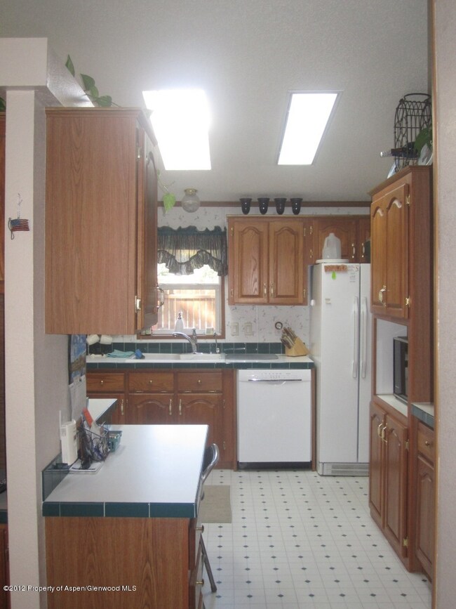 Kitchen - desk area
