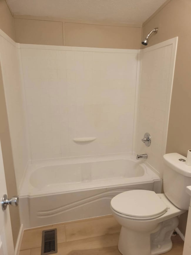 3170 Orchard Lake Rd unit 23, Keego Harbor, MI 48320 - photo 3