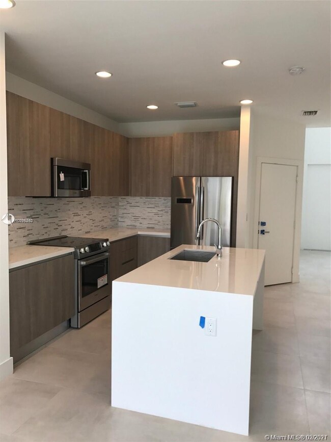 10260 NW 72nd St unit 10260, Doral, FL 33178 - photo 2