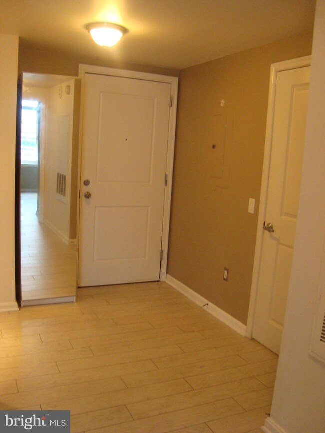 The Crescent unit 1307, Silver Spring, MD 20910 - photo 5
