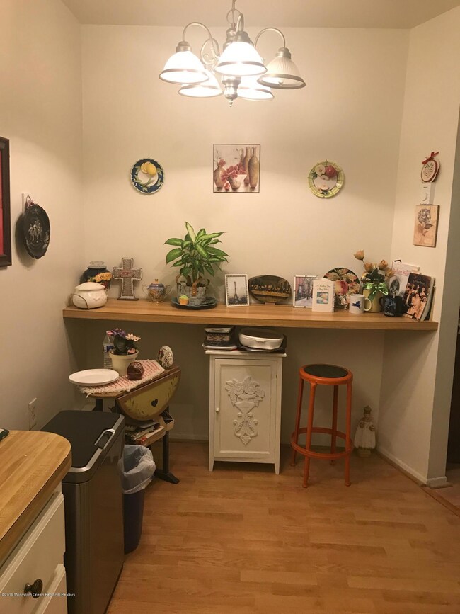 KITCHEN EATING AREA