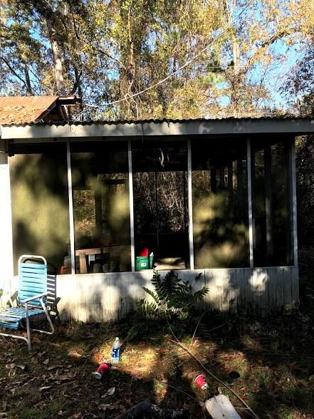 Screen Porch - GUEST HOUSE