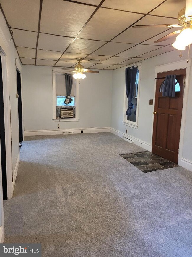 307 N 2nd St unit 307, Lemoyne, PA 17043 - photo 4