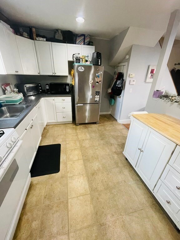 569 E 3rd St, Boston, MA 02127 - photo 4