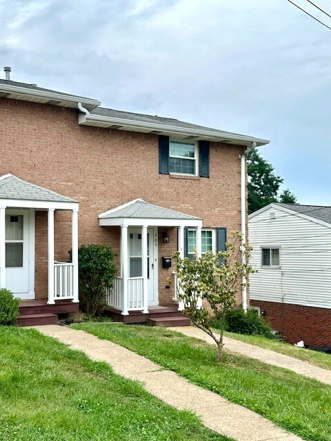 305 E James St, Munhall, PA 15120 - photo 2