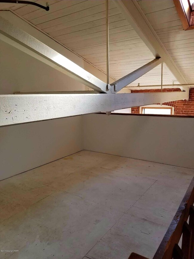 633 Mckinley St unit 205, Hazleton, PA 18201 - photo 4