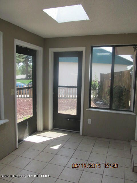 2301 N Western Ave 004