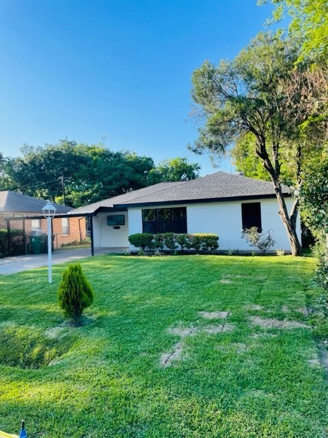 803 E 43rd St, Houston, TX 77022 - photo 2