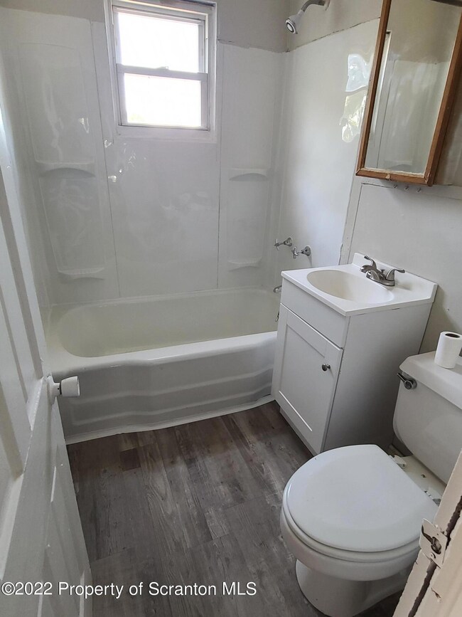 1413 Washburn St unit 15, Scranton, PA 18504 - photo 5