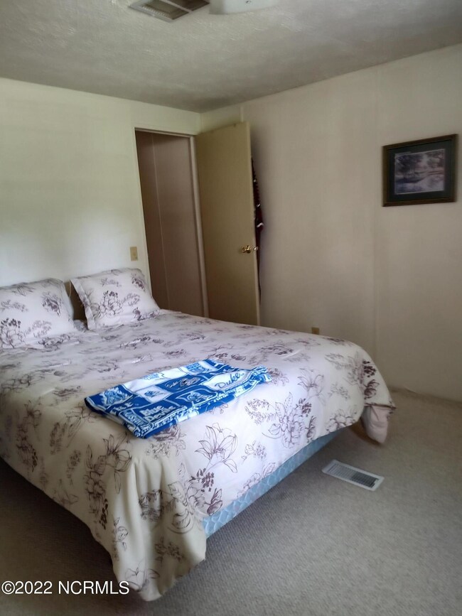 5 2nd bedroom