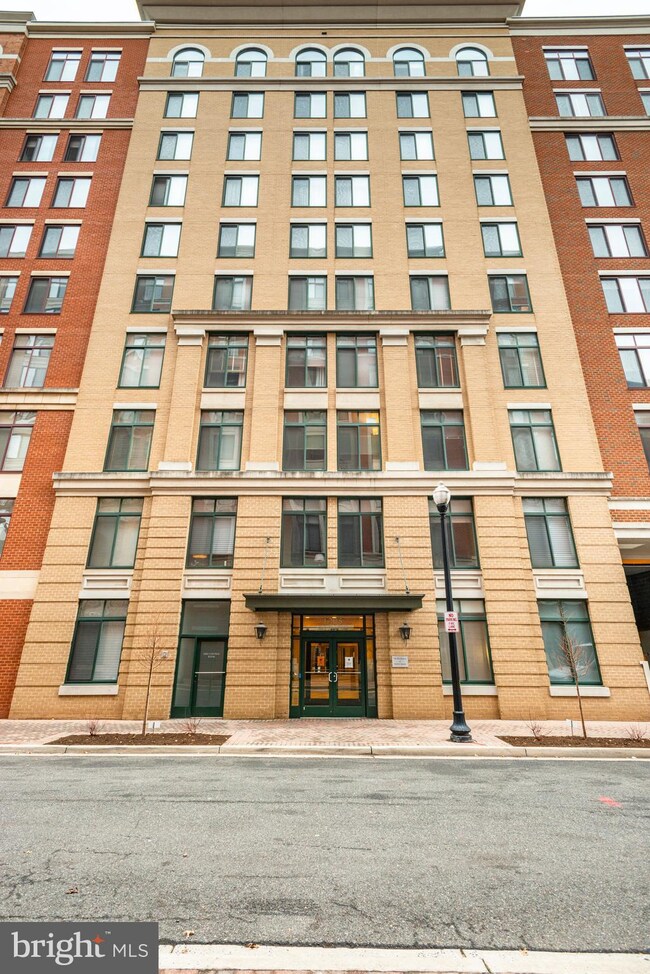 1205 N Garfield St unit 910, Arlington, VA 22201 - photo 2