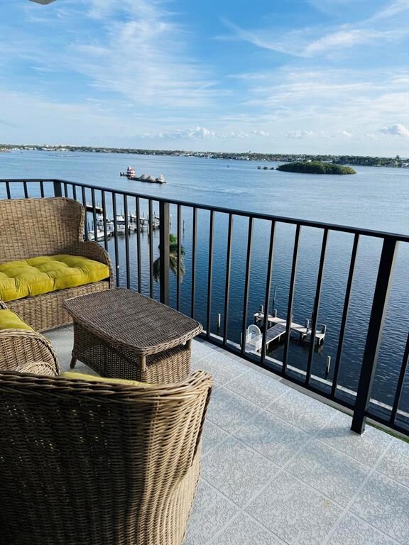 Portofino South Condominiums unit 9070, West Palm Beach, FL 33405 - photo 6