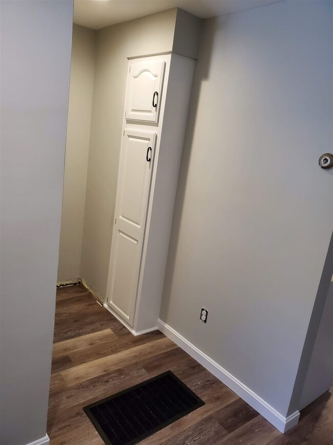 543 Hanover St, Claremont, NH 03743 - photo 5