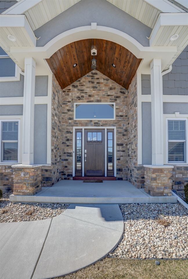 975 Brynhill Dr, Oregon, WI 53575 - photo 2