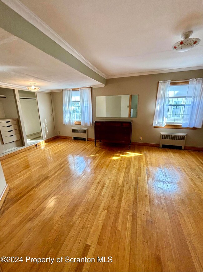 527 E Market St, Scranton, PA 18509 - photo 7