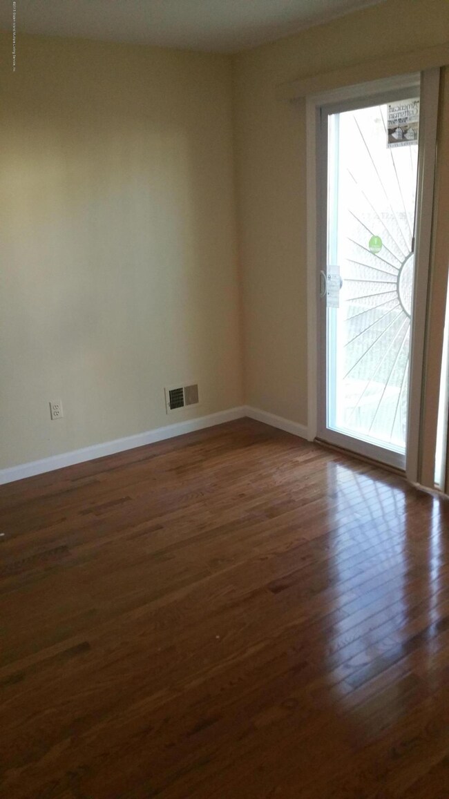 55 Skyline Dr, Staten Island, NY 10304 - photo 4