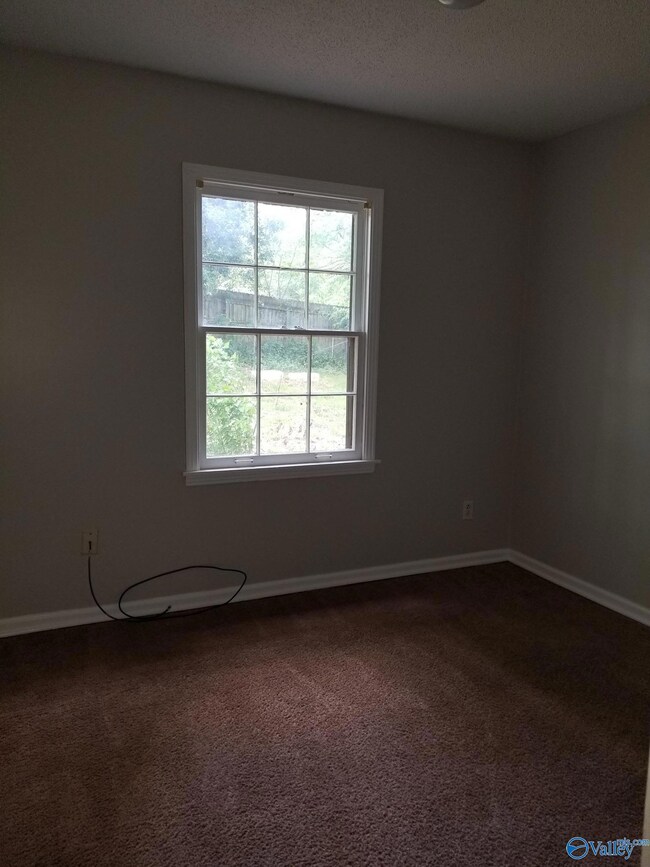 3907 Grunden Dr SW, Huntsville, AL 35805 - photo 6