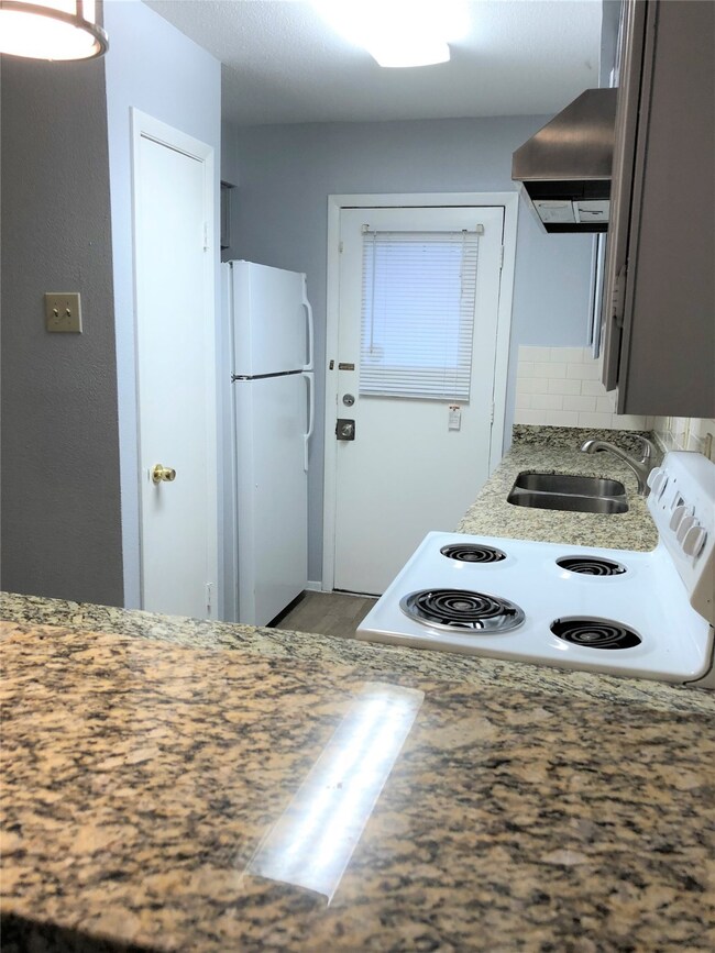 7813 Challie Ln unit 7813, Houston, TX 77088 - photo 6