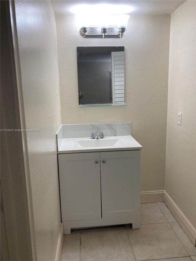 6259 W 24th Ave unit 1018, Hialeah, FL 33016 - photo 4