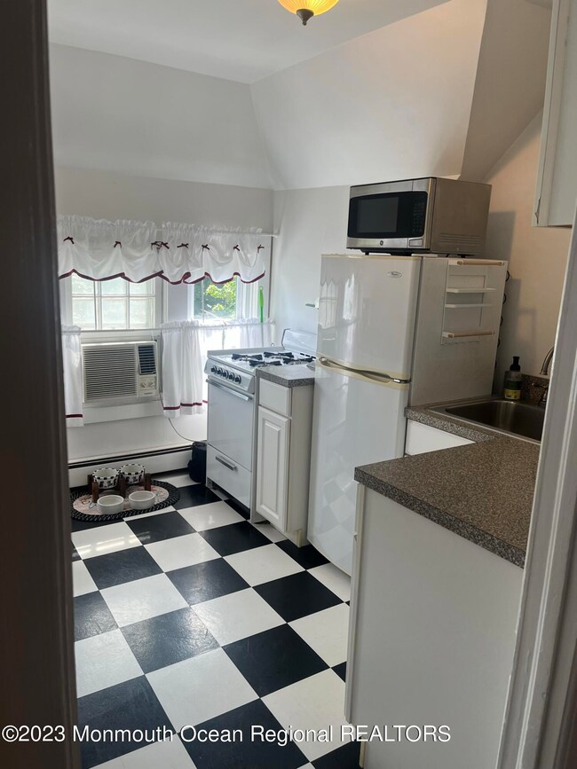 47 Burlington Ave unit 6, Middletown, NJ 07737 - photo 3