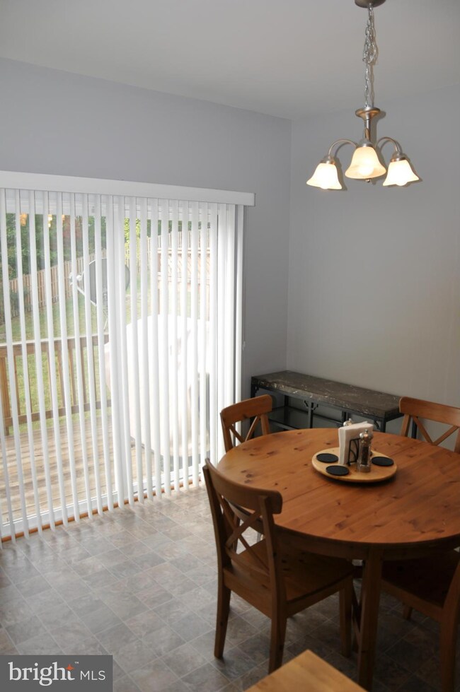 16774 Blackjack Oak Ln unit 41, Woodbridge, VA 22191 - photo 7