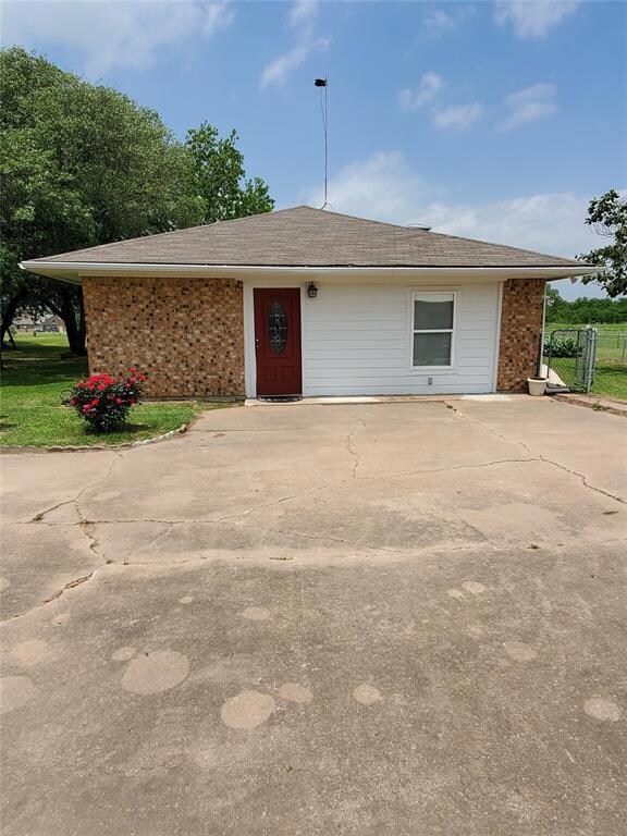 421 S Oak St, Ector, TX 75439 - photo 2