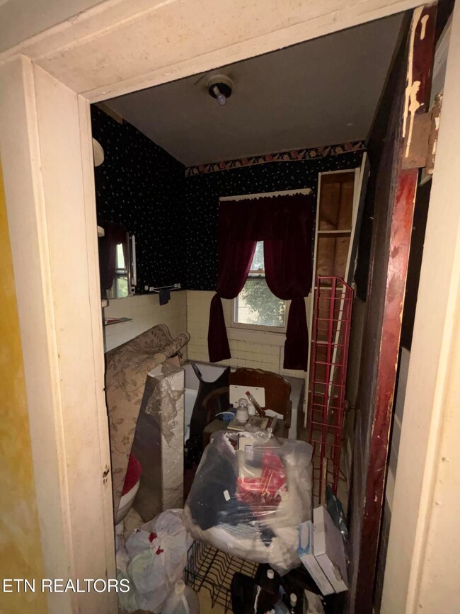 2B8FC687-ACDE-48F6-B9E4-A59F8DB03228