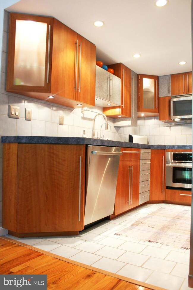 77 Penny Ln, Baltimore, MD 21209 - photo 4